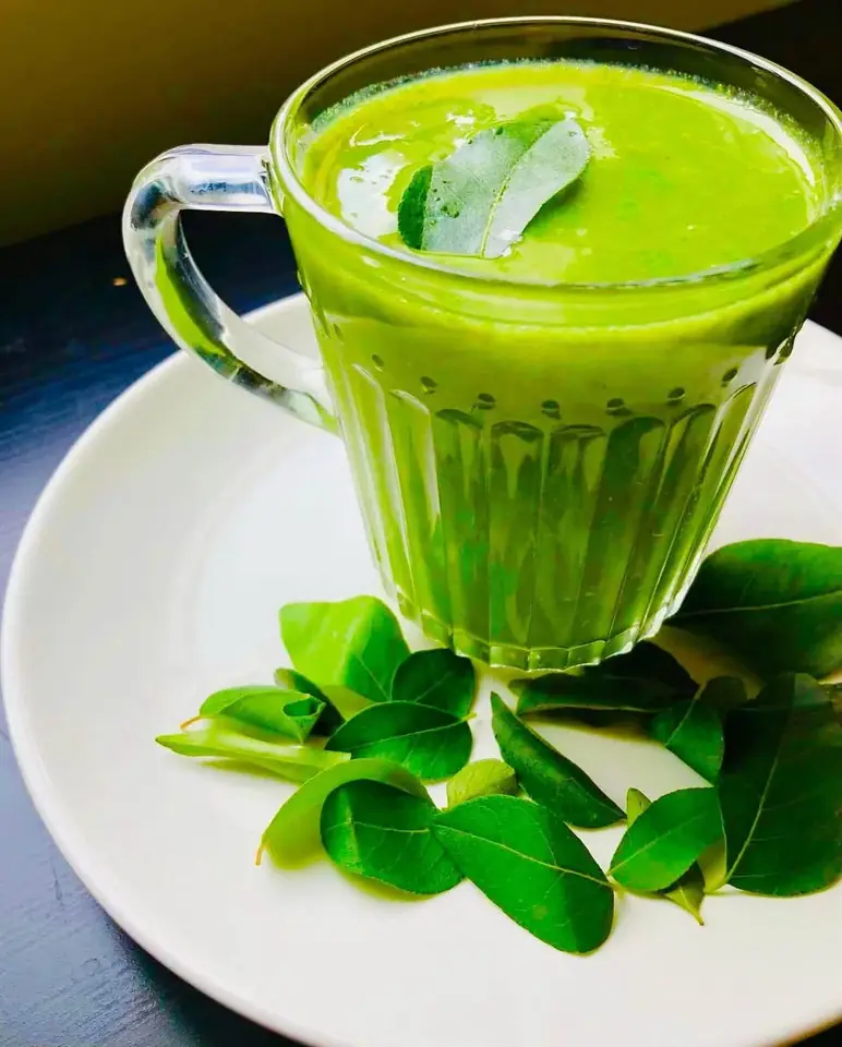Green kola kanda served in a glass