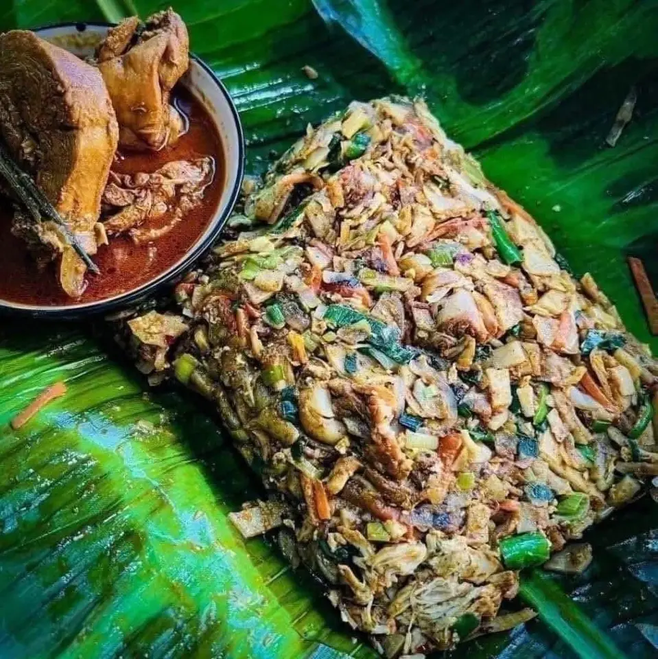 Roti kottu on a banana leaf